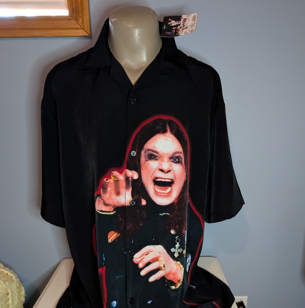 Ozzy Osbourne The Osbourne Family Drangonfly Black Graphic Button-Up Shirt. XL